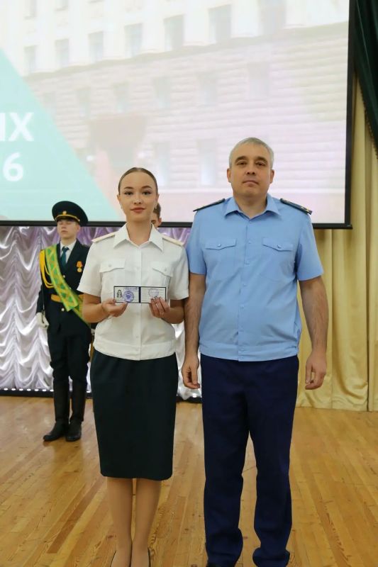 Работники Южной транспортной прокуратуры поздравили учащихся с Днем знаний Работники Южной транспортной прокуратуры поздравили учащихся с Днем знаний