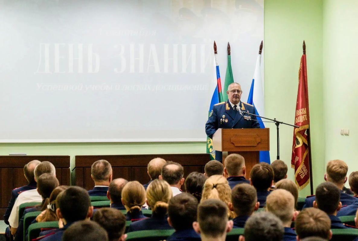 Офицеры СК России, обучающиеся ведомственных академий, кадетских корпусов и профильных классов отметили День знаний Офицеры СК России, обучающиеся ведомственных академий, кадетских корпусов и профильных классов отметили День знаний