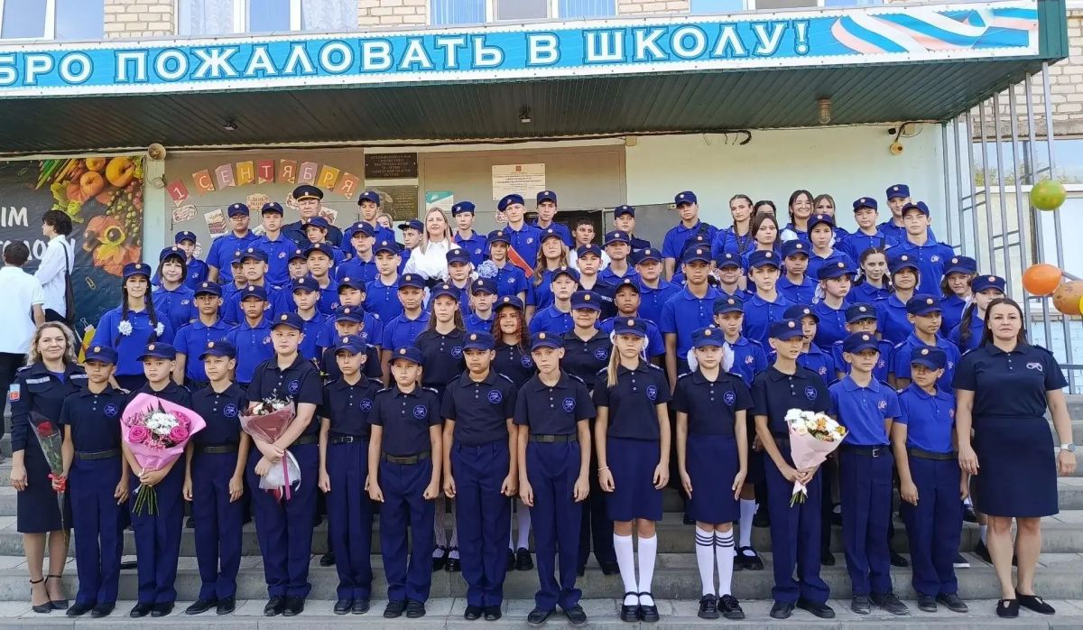 Сегодня для 31 100 юных волжан прозвенел первый звонок Сегодня для 31 100 юных волжан прозвенел первый звонок
