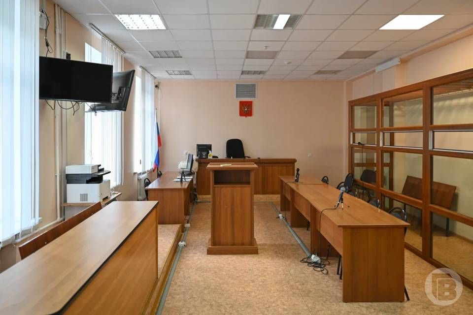 Красноармейский районный суд Волгограда арестовал мужчину, забившего до смерти своего знакомого в гаражном кооперативе, до 28 октября, сообщает объединенная пресс-служба судов региона