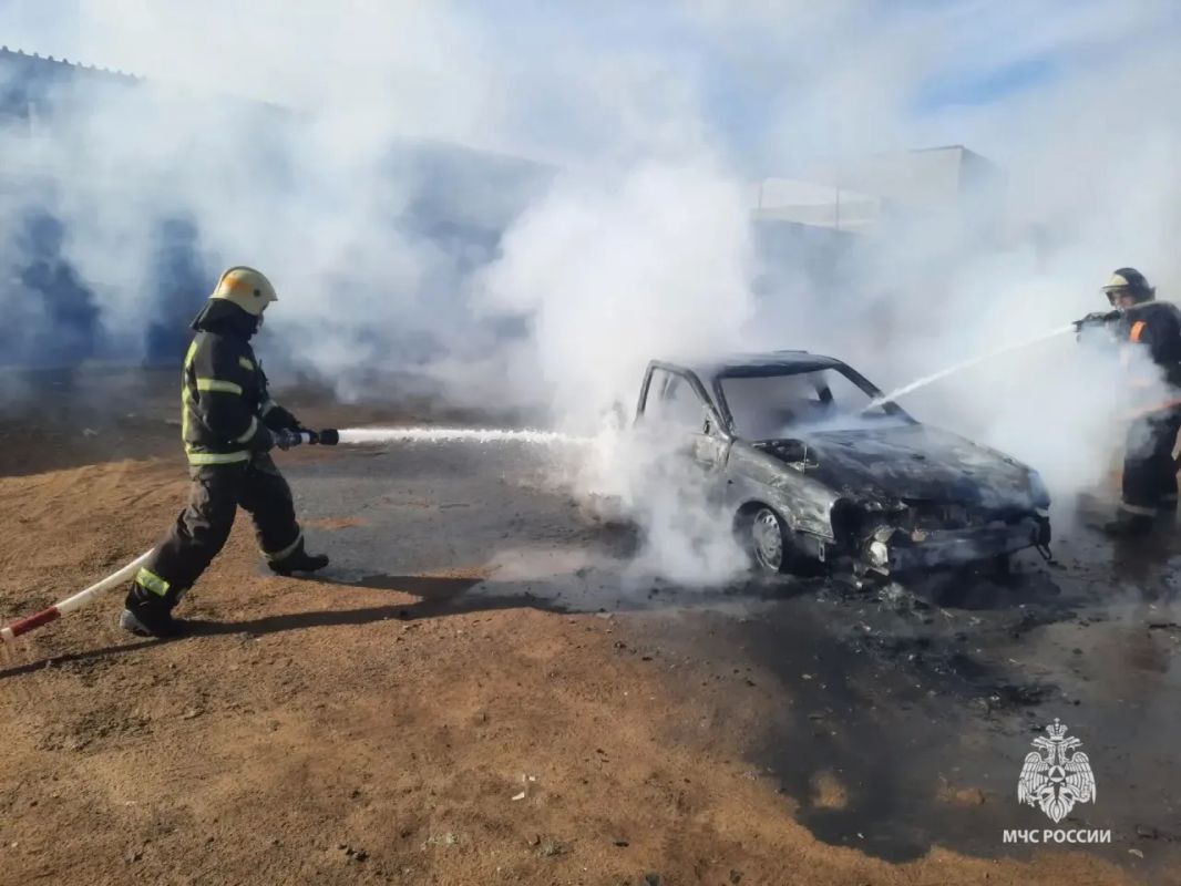 В Советском районе Волгограда огнеборцы потушили горящий автомобиль В Советском районе Волгограда огнеборцы потушили горящий автомобиль