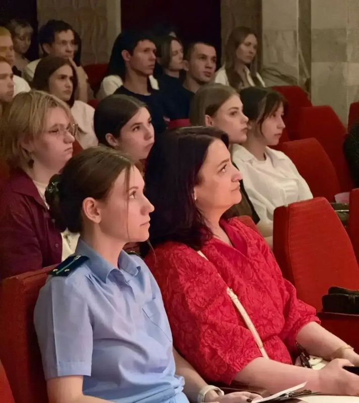 Помощником прокурора Ворошиловского района города Волгограда Эллой Зайцевой принято участие в профилактической встрече с первокурсниками университетов, колледжей и техникумов Ворошиловского района города Волгограда Помощником прокурора Ворошиловского района города Волгограда Эллой Зайцевой принято участие в профилактической встрече с первокурсниками университетов, колледжей и техникумов Ворошиловского района города Волгограда