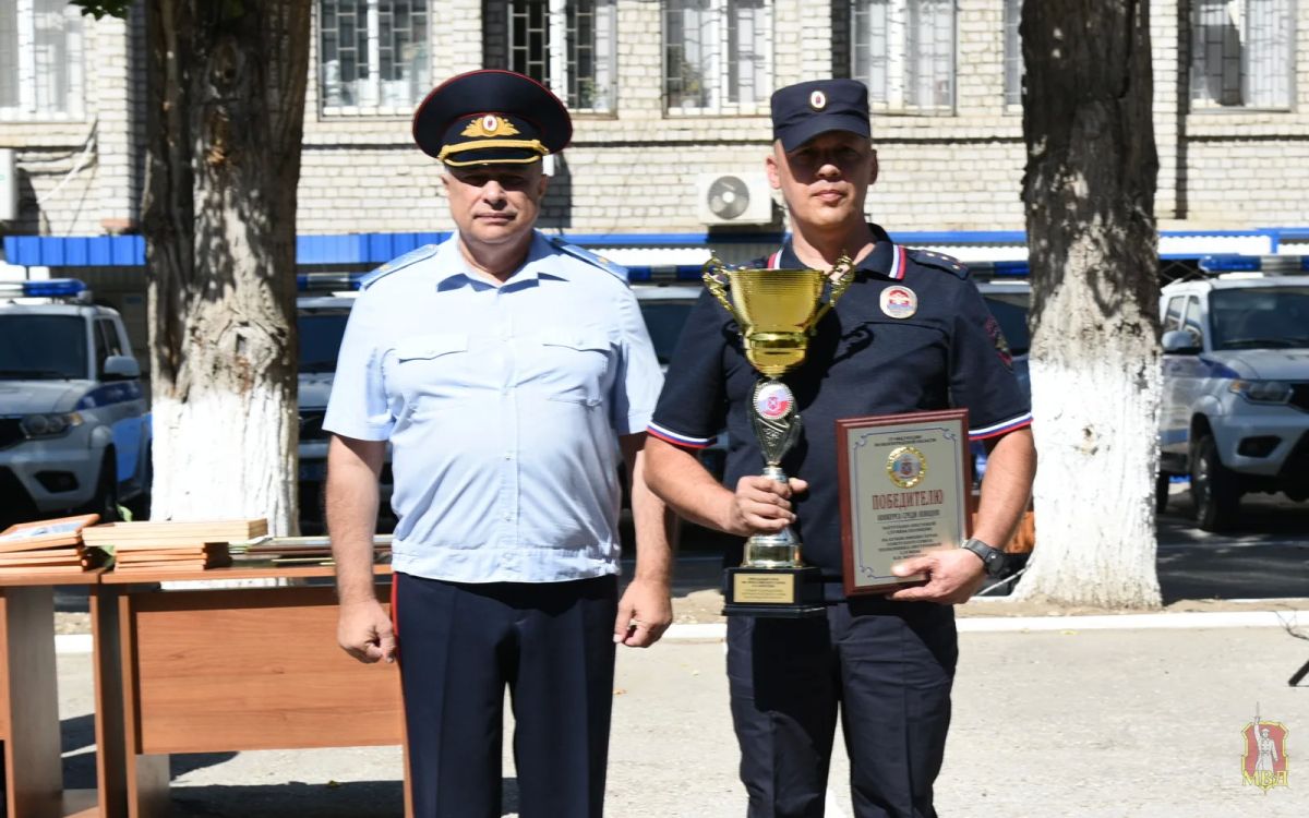 В Волгограде наградили лучших сотрудников патрульно-постовой службы полиции В Волгограде наградили лучших сотрудников патрульно-постовой службы полиции