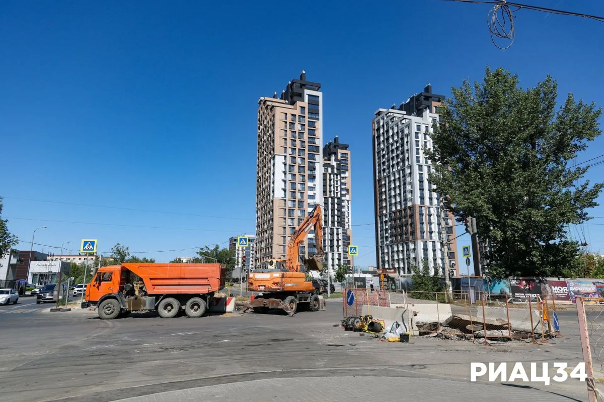 В Ворошиловском районе Волгограда продолжается комплексное благоустройство сквера на улице Профсоюзной, в створе улицы Социалистической) В Ворошиловском районе Волгограда продолжается комплексное благоустройство сквера на улице Профсоюзной, в створе улицы Социалистической)