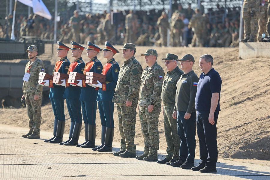 Сергей Кириенко и Андрей Бочаров встретились с участниками финального боя «Зарницы 2.0» Сергей Кириенко и Андрей Бочаров встретились с участниками финального боя «Зарницы 2.0»