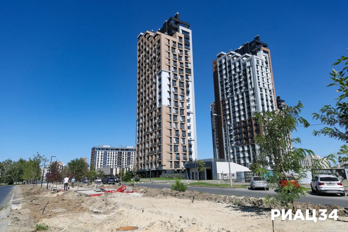В Ворошиловском районе Волгограда продолжается комплексное благоустройство сквера на улице Профсоюзной, в створе улицы Социалистической) В Ворошиловском районе Волгограда продолжается комплексное благоустройство сквера на улице Профсоюзной, в створе улицы Социалистической)