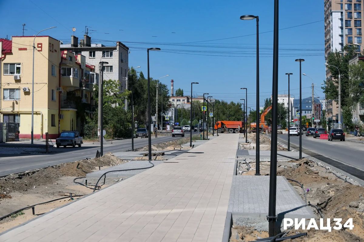 В Ворошиловском районе Волгограда продолжается комплексное благоустройство сквера на улице Профсоюзной, в створе улицы Социалистической) В Ворошиловском районе Волгограда продолжается комплексное благоустройство сквера на улице Профсоюзной, в створе улицы Социалистической)