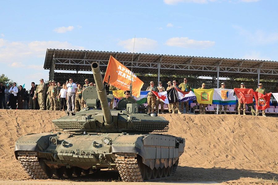 Сергей Кириенко и Андрей Бочаров встретились с участниками финального боя «Зарницы 2.0» Сергей Кириенко и Андрей Бочаров встретились с участниками финального боя «Зарницы 2.0»