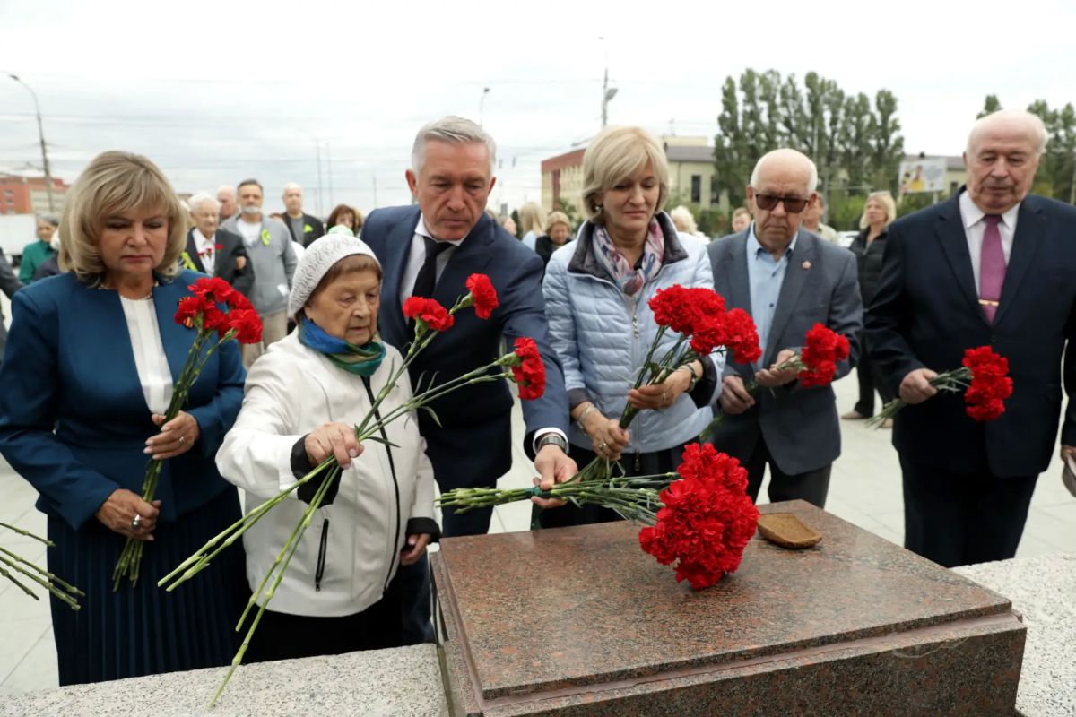 Сегодня на Мамаевом кургане в Волгограде состоялся памятный митинг, посвященный 85й годовщине начала блокады Ленинграда - одной из самых трагических и героических страниц Великой Отечественной войны Сегодня на Мамаевом кургане в Волгограде состоялся памятный митинг, посвященный 85й годовщине начала блокады Ленинграда - одной из самых трагических и героических страниц Великой Отечественной войны