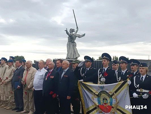 На Мамаевом кургане в Волгограде открыт памятный знак воинам Донбасса — защитникам сталинградской земли На Мамаевом кургане в Волгограде открыт памятный знак воинам Донбасса — защитникам сталинградской земли