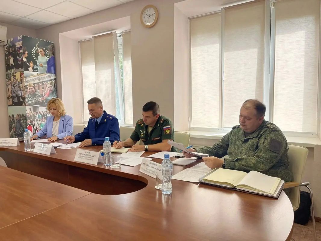 Прокурор Волгоградской области провел личный прием граждан в региональном отделении Фонда «Защитники Отечества» Прокурор Волгоградской области провел личный прием граждан в региональном отделении Фонда «Защитники Отечества»