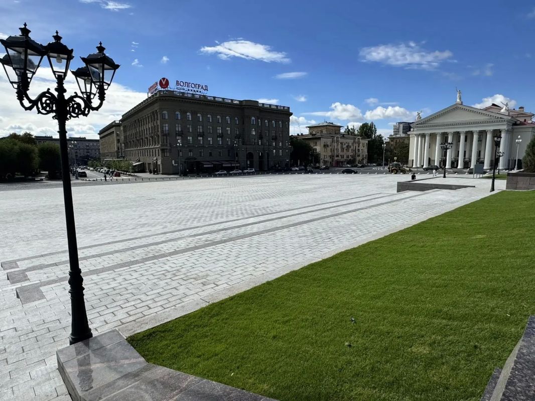 В Волгограде завершили реконструкцию площади Павших Борцов В Волгограде завершили реконструкцию площади Павших Борцов