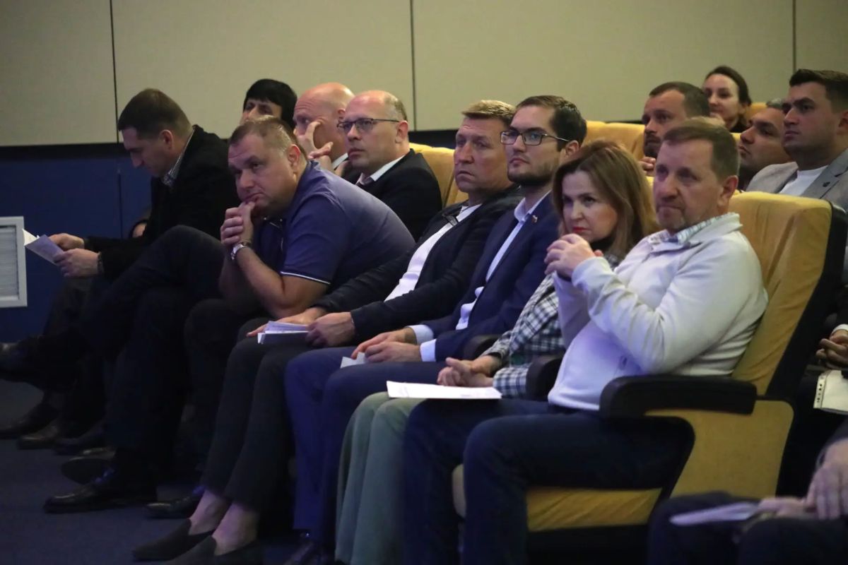 В Волгоградском институте управления - филиале РАНХиГС сегодня вечером состоялись публичные слушания по проекту решения об утверждении нового Устава города-героя Волгограда В Волгоградском институте управления - филиале РАНХиГС сегодня вечером состоялись публичные слушания по проекту решения об утверждении нового Устава города-героя Волгограда