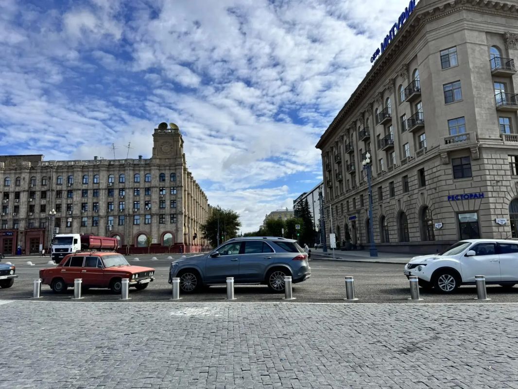 В Волгограде завершили реконструкцию площади Павших Борцов В Волгограде завершили реконструкцию площади Павших Борцов