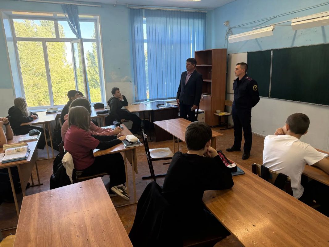 Сотрудник регионального управления СК России провел для школьников профилактическую лекцию Сотрудник регионального управления СК России провел для школьников профилактическую лекцию