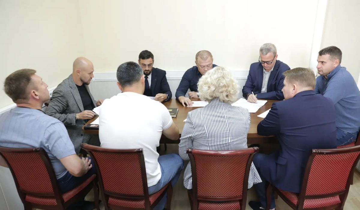 Сегодня под председательством Руслана Морозова прошло заседание комитета гордумы по муниципальному имуществу, землепользованию и градостроительству Сегодня под председательством Руслана Морозова прошло заседание комитета гордумы по муниципальному имуществу, землепользованию и градостроительству