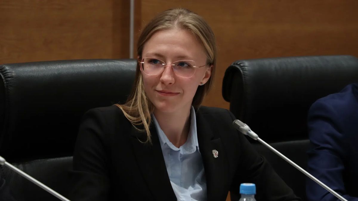 Молодежный парламент региона выступил с инициативой внести поправки в областной закон о патриотическом и духовно-нравственном воспитании Молодежный парламент региона выступил с инициативой внести поправки в областной закон о патриотическом и духовно-нравственном воспитании