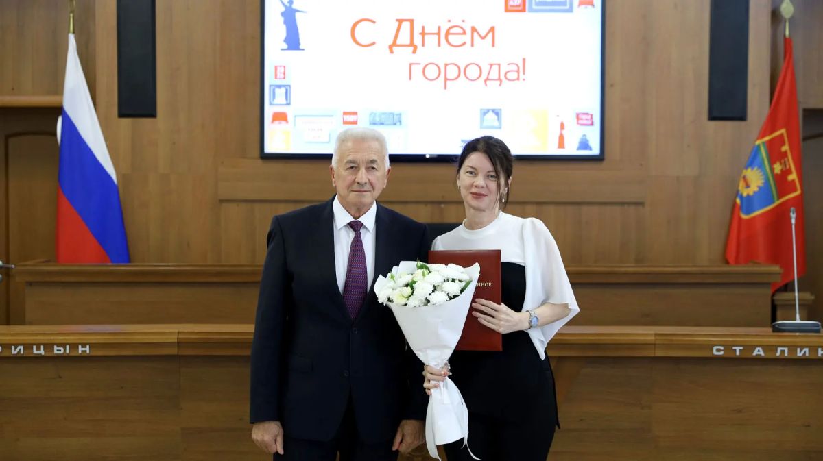 Торжественная церемония награждения, посвященная 437-й годовщине со дня основания Волгограда, состоялось сегодня в администрации города-героя Волгограда Торжественная церемония награждения, посвященная 437-й годовщине со дня основания Волгограда, состоялось сегодня в администрации города-героя Волгограда