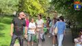 Волгоградцы и гости города с семьями пришли на набережную Волгограда, чтобы принять участие в праздничных мероприятиях