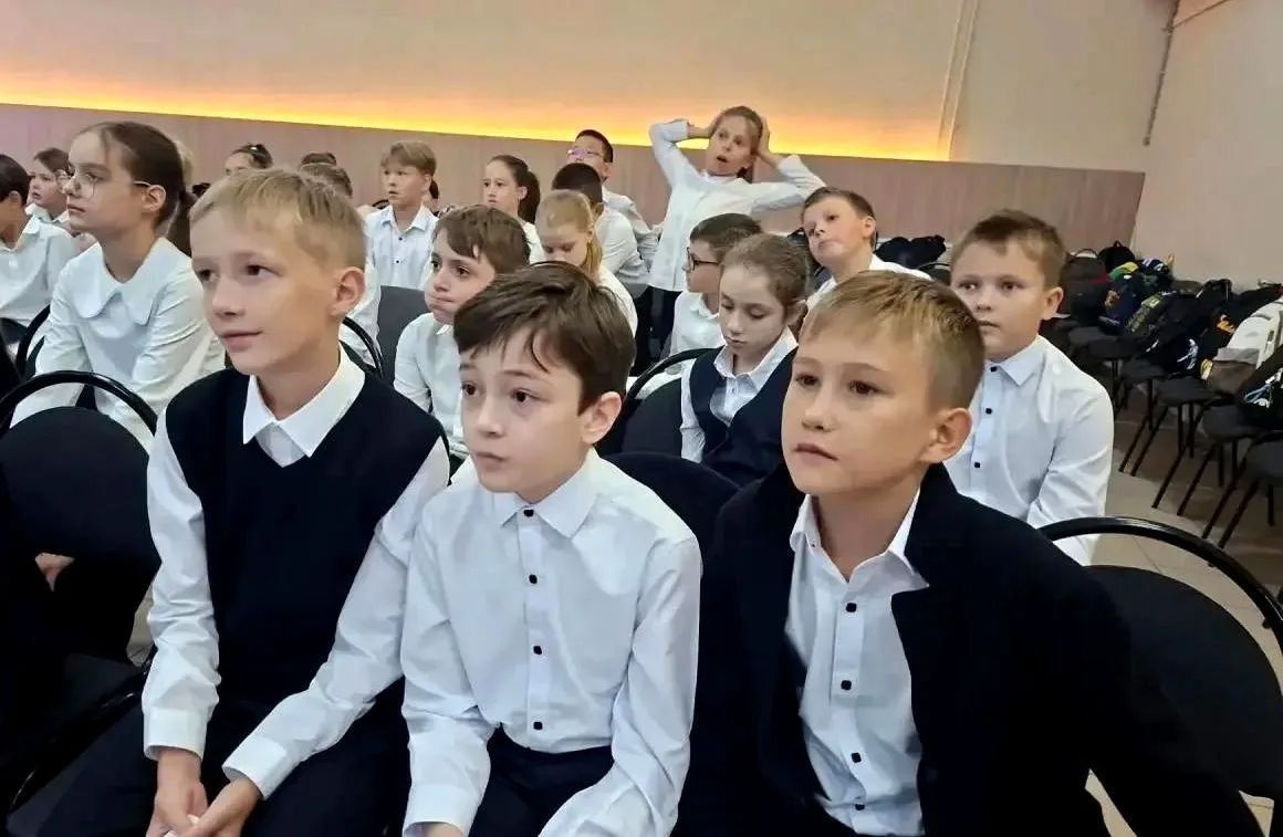 В Волгоградской областной библиотеке им. Горького 500 учащихся лицея №5 стали участниками интерактивной программы «Школа читающих людей» В Волгоградской областной библиотеке им. Горького 500 учащихся лицея №5 стали участниками интерактивной программы «Школа читающих людей»