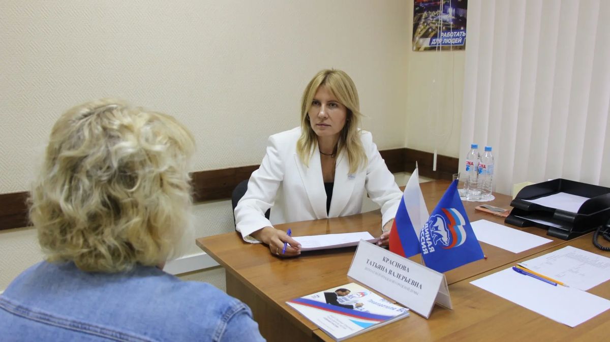 Провела приём граждан. Основные обращения касались работы жилищно-коммунальных служб и управляющих компаний, транспортного обслуживания, ремонта дорог, благоустройства дворовых территорий, социальных выплат и лекарственного... Провела приём граждан. Основные обращения касались работы жилищно-коммунальных служб и управляющих компаний, транспортного обслуживания, ремонта дорог, благоустройства дворовых территорий, социальных выплат и лекарственного...