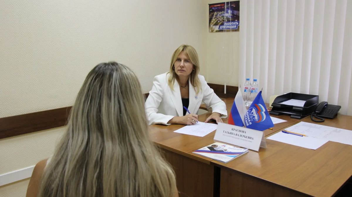 Провела приём граждан. Основные обращения касались работы жилищно-коммунальных служб и управляющих компаний, транспортного обслуживания, ремонта дорог, благоустройства дворовых территорий, социальных выплат и лекарственного... Провела приём граждан. Основные обращения касались работы жилищно-коммунальных служб и управляющих компаний, транспортного обслуживания, ремонта дорог, благоустройства дворовых территорий, социальных выплат и лекарственного...