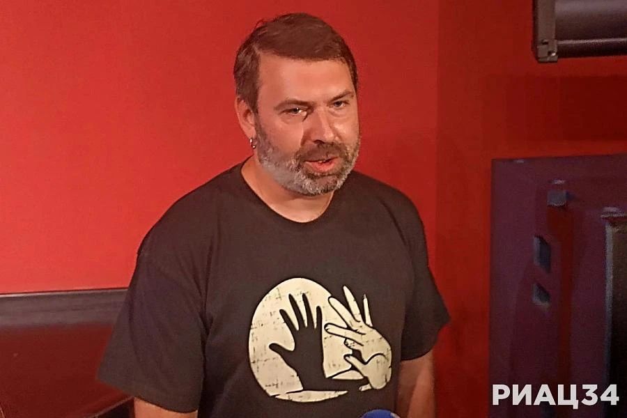 Артисты Белгородского театра кукол представили в Волгограде спектакль «Говорит Ленинград» Артисты Белгородского театра кукол представили в Волгограде спектакль «Говорит Ленинград»