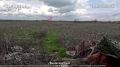 ДРОН-ЖДУН ПРИТАИЛСЯ НА ОБОЧИНЕ ДОРОГИ, по которой вот-вот должны проехать наши парни