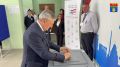 Глава Волгограда Владимир Марченко посетил избирательный участок, организованный в здании гимназии №4 в Ворошиловском районе, где реализовал свое избирательное право на выборах депутатов Государственной Думы
