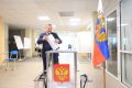 Губернатор Волгоградской области Андрей Бочаров проголосовал на выборах депутатов Госдумы РФ, посетив избирательный участок в школе № 7 имени Александры Пахмутовой в Волгограде, сообщает администрация региона