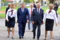 Губернатор Волгоградской области Андрей Бочаров и глава Волгограда Владимир Марченко посетили избирательный участок в школе № 7 имени Александры Пахмутовой, сообщили в мэрии