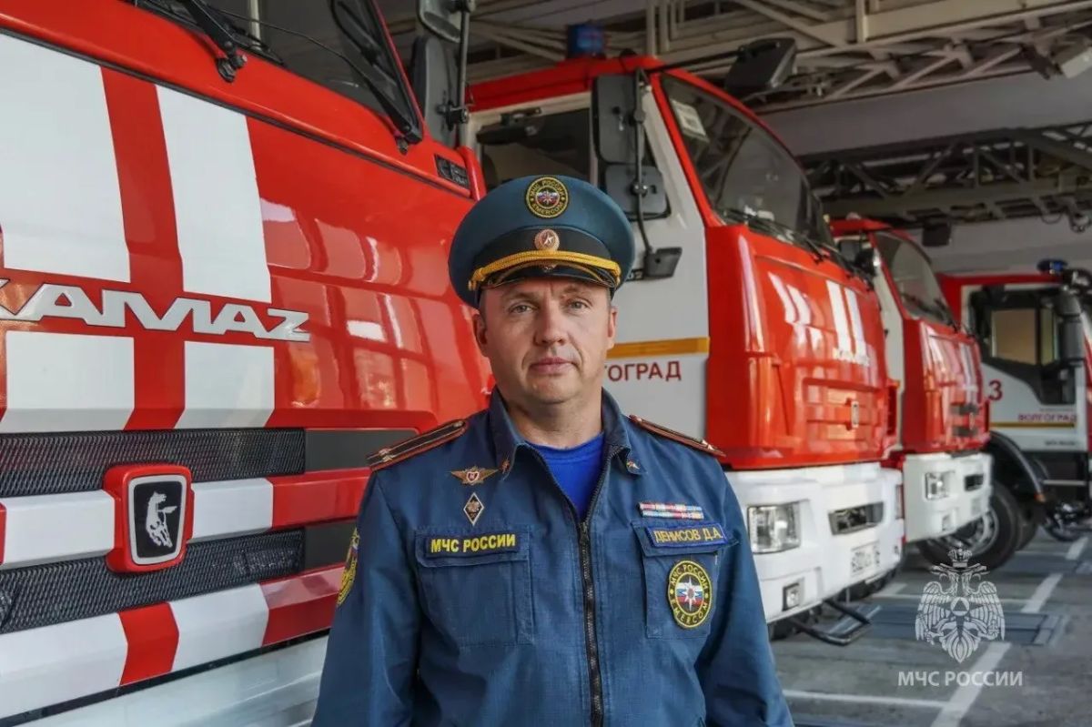 Заместитель начальника службы пожаротушения-начальник дежурной смены СПТ Денис Денисов желает безопасного выходного дня!