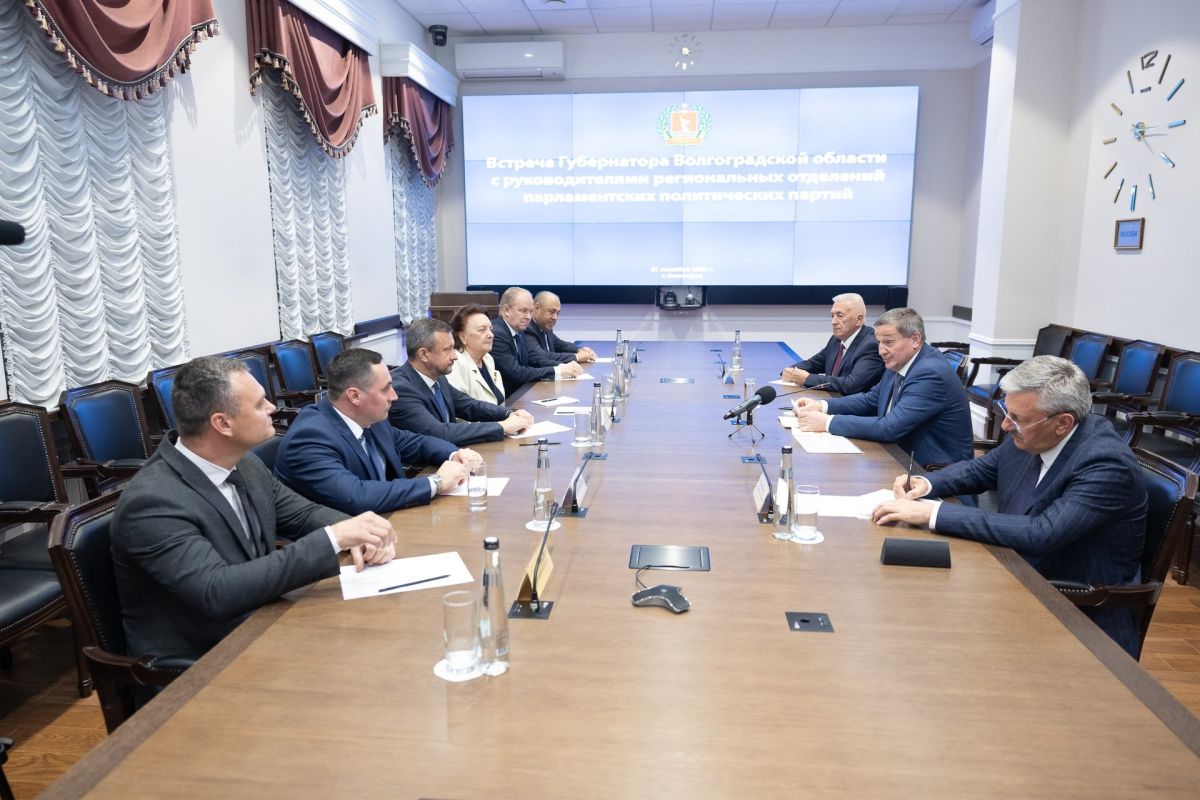 Губернатор Волгоградской области Андрей Бочаров назвал выборную кампанию 2026 года «по-настоящему судьбоносной» на встрече с руководителями региональных отделений парламентских политических партий, сообщает администрация...