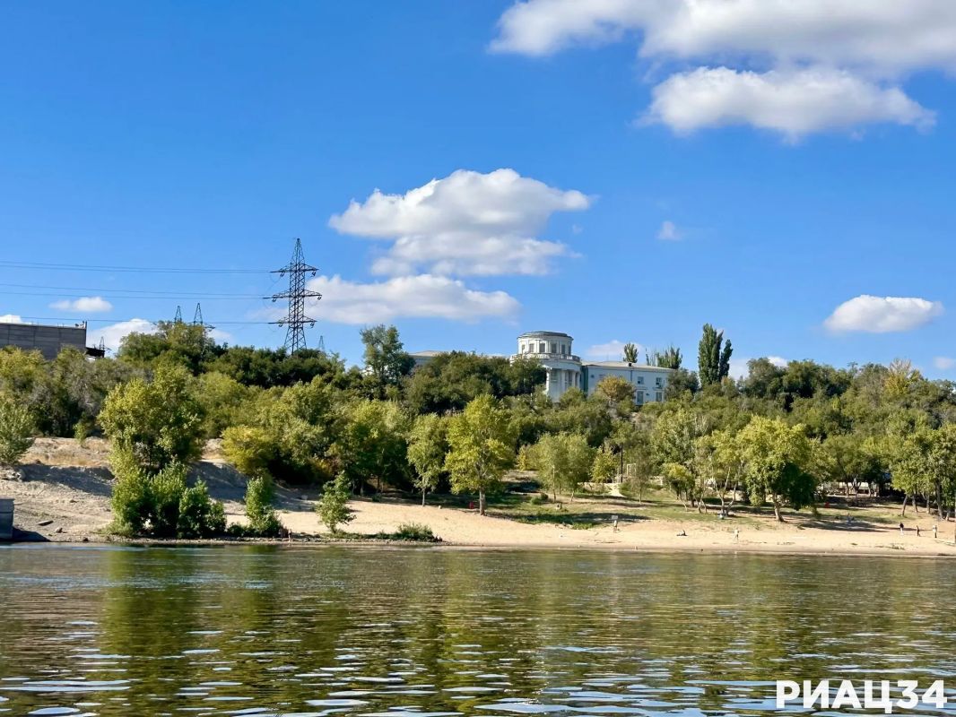 Вот так Волгоград и великая русская река выглядят с сапа - от ГЭС до речпорта в центре города Вот так Волгоград и великая русская река выглядят с сапа - от ГЭС до речпорта в центре города