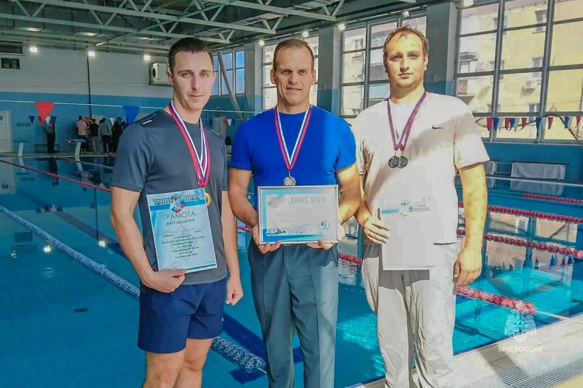 Сотрудники МЧС России завоевали "серебро" Чемпионата «Динамо» по плаванию Сотрудники МЧС России завоевали "серебро" Чемпионата «Динамо» по плаванию
