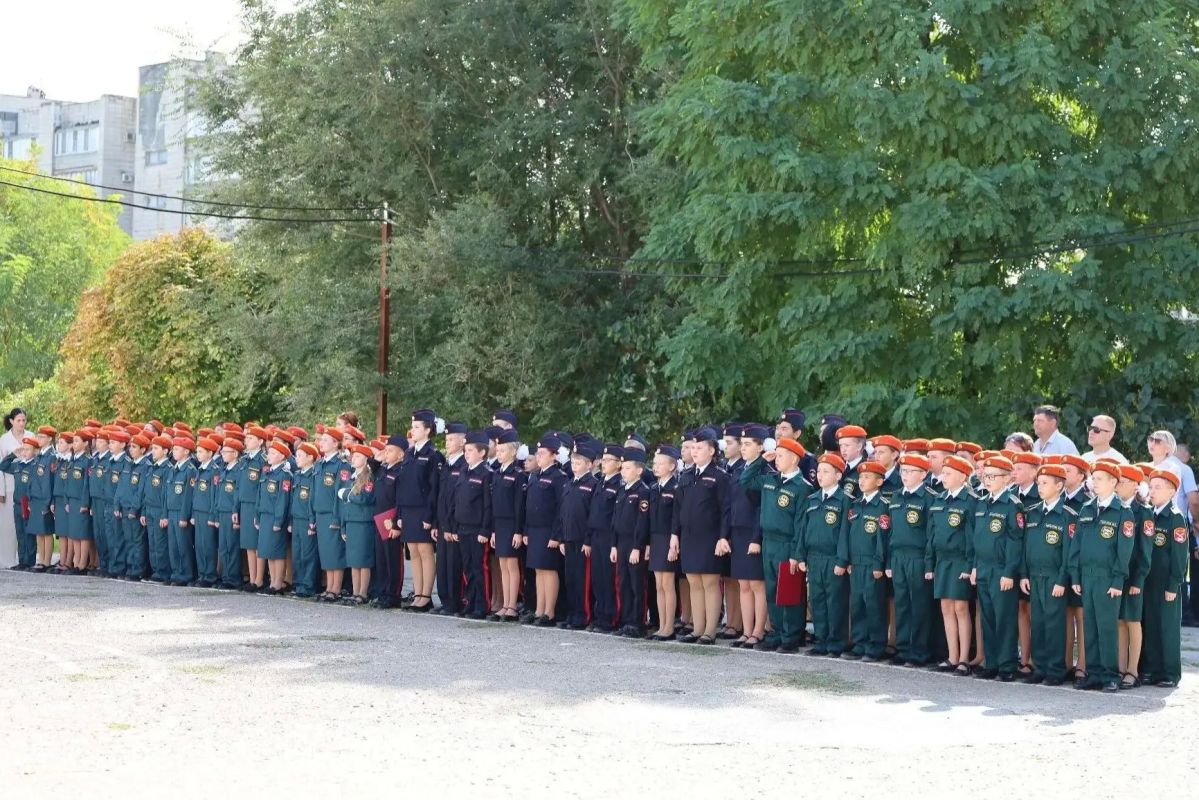 В Волгограде состоялось торжественное посвящение школьников в кадеты В Волгограде состоялось торжественное посвящение школьников в кадеты