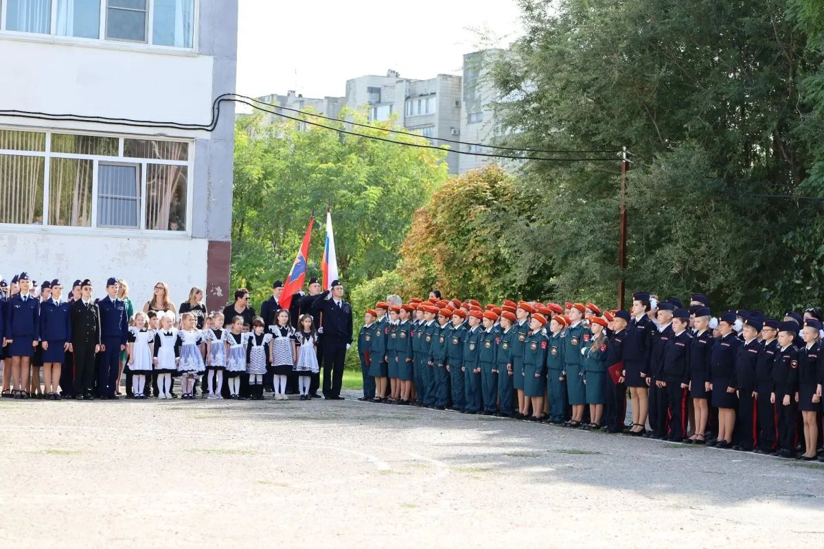 В Волгограде состоялось торжественное посвящение школьников в кадеты В Волгограде состоялось торжественное посвящение школьников в кадеты