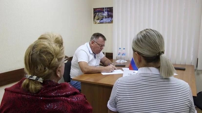 Провел прием граждан по вопросам ЖКХ и награждения за предотвращение пожара на РЖД