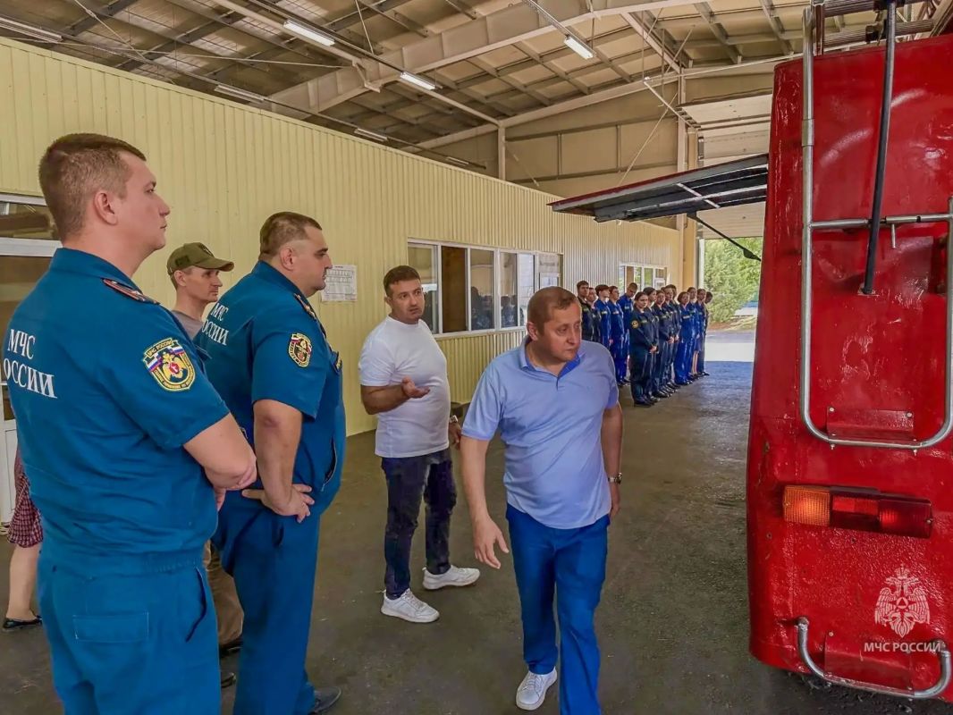 В Волгоградском ГАУ провели тренировку с элементами пожарно-строевой подготовки В Волгоградском ГАУ провели тренировку с элементами пожарно-строевой подготовки
