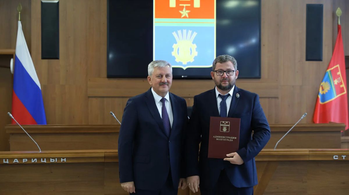 Заслуги волгоградцев отмечены наградами областной Думы Заслуги волгоградцев отмечены наградами областной Думы