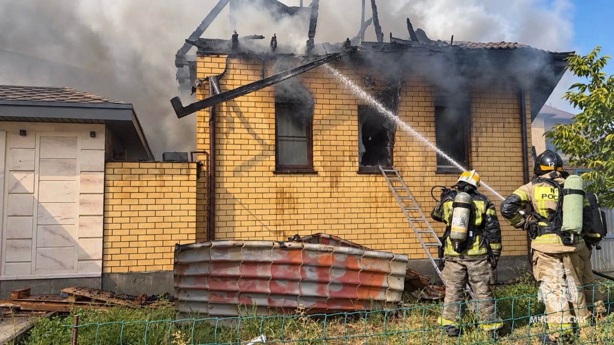 Огнеборцы ликвидировали пожар в частном доме Огнеборцы ликвидировали пожар в частном доме