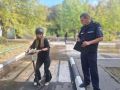 Юные жители Волжского демонстрируют управление «Безопасным самокатом»