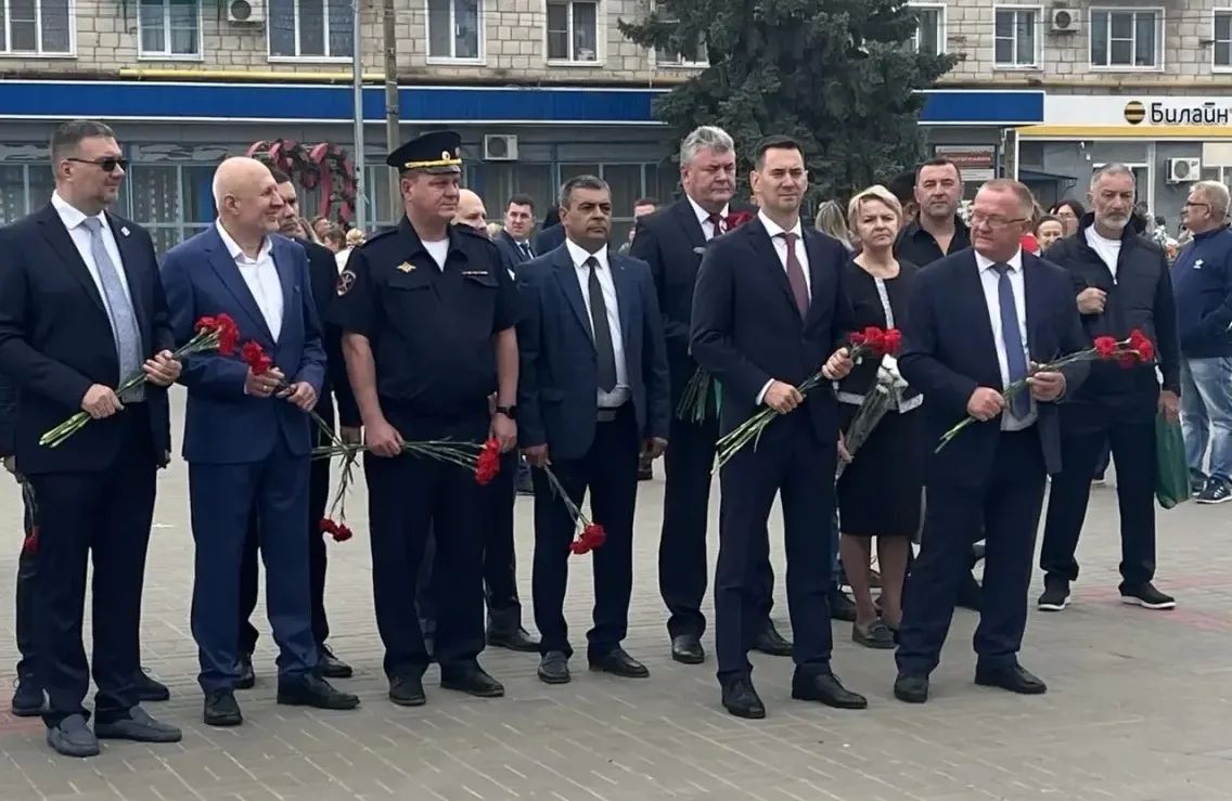 Депутат Волгоградской областной Думы Андрей Самохин побывал в городе Котельниково, где принял участие в праздничных мероприятиях, посвящённых Дню Котельниковского муниципального района и Дню работника сельского хозяйства и... Депутат Волгоградской областной Думы Андрей Самохин побывал в городе Котельниково, где принял участие в праздничных мероприятиях, посвящённых Дню Котельниковского муниципального района и Дню работника сельского хозяйства и...