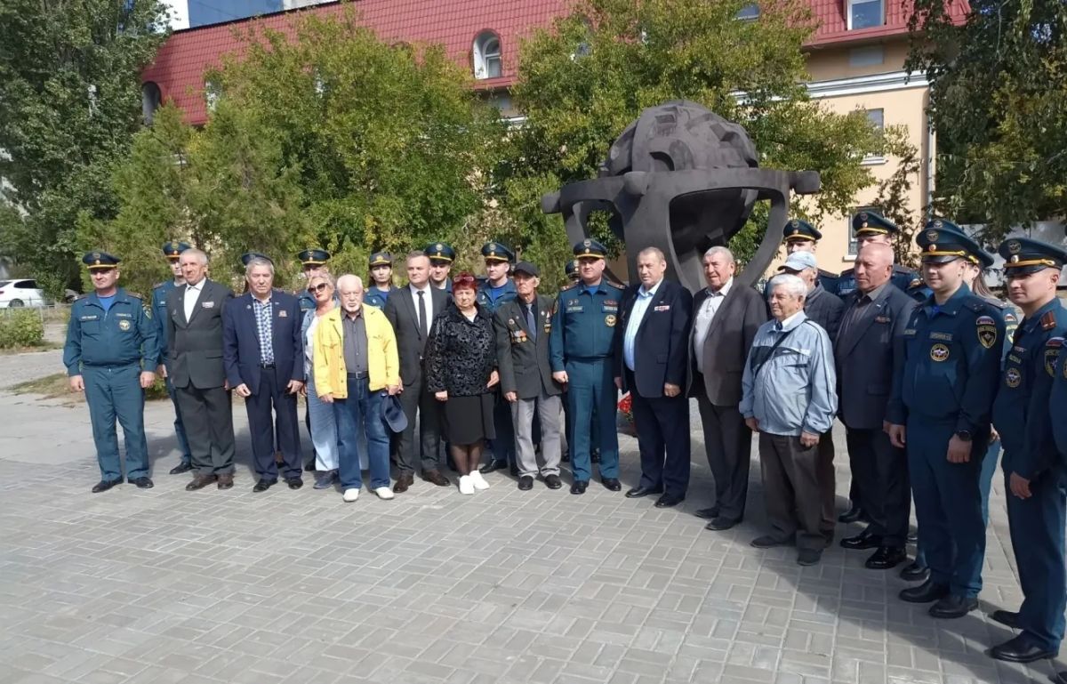 Сегодня у памятника «Защитившим от атома» состоялась акция, посвященная памяти ликвидаторов последствий радиационной аварии на ПО «Маяк» Сегодня у памятника «Защитившим от атома» состоялась акция, посвященная памяти ликвидаторов последствий радиационной аварии на ПО «Маяк»