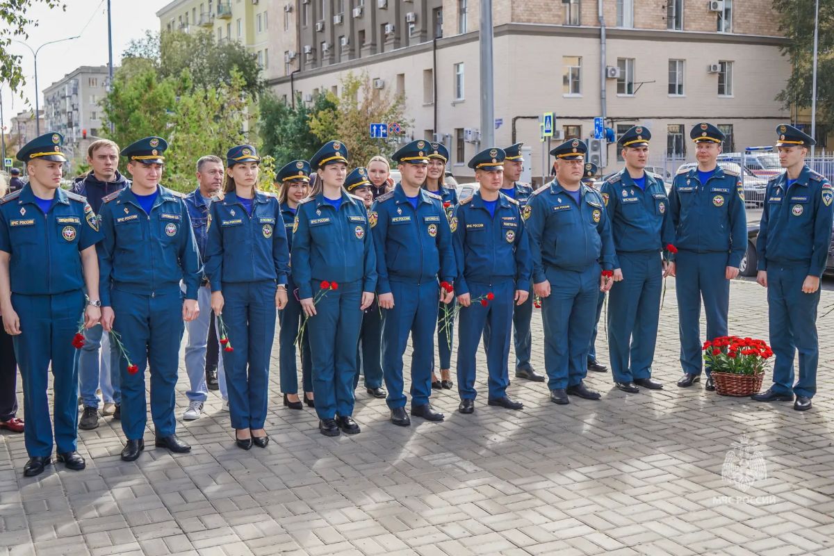 Ветераны и сотрудники МЧС России вспомнили ликвидаторов челябинской радиационной аварии Ветераны и сотрудники МЧС России вспомнили ликвидаторов челябинской радиационной аварии