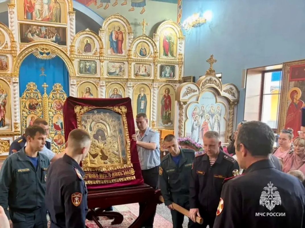 С молитвой и верой: огнеборцы поучаствовали в крестном ходе С молитвой и верой: огнеборцы поучаствовали в крестном ходе