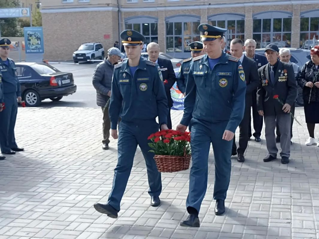 Сегодня у памятника «Защитившим от атома» состоялась акция, посвященная памяти ликвидаторов последствий радиационной аварии на ПО «Маяк» Сегодня у памятника «Защитившим от атома» состоялась акция, посвященная памяти ликвидаторов последствий радиационной аварии на ПО «Маяк»