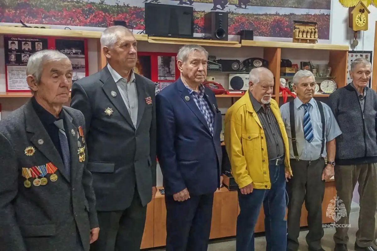 Ветераны и сотрудники МЧС России вспомнили ликвидаторов челябинской радиационной аварии Ветераны и сотрудники МЧС России вспомнили ликвидаторов челябинской радиационной аварии