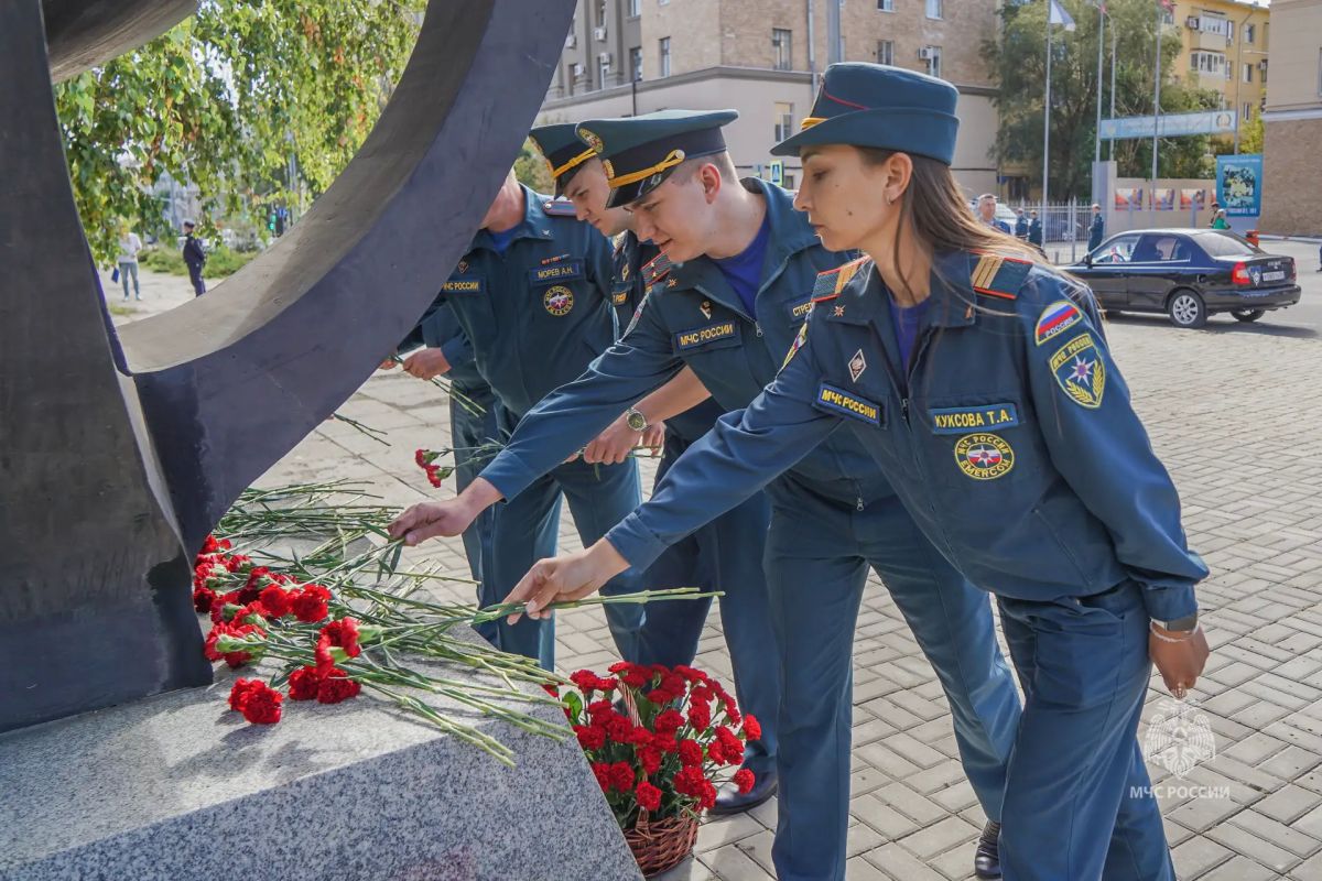 Ветераны и сотрудники МЧС России вспомнили ликвидаторов челябинской радиационной аварии Ветераны и сотрудники МЧС России вспомнили ликвидаторов челябинской радиационной аварии