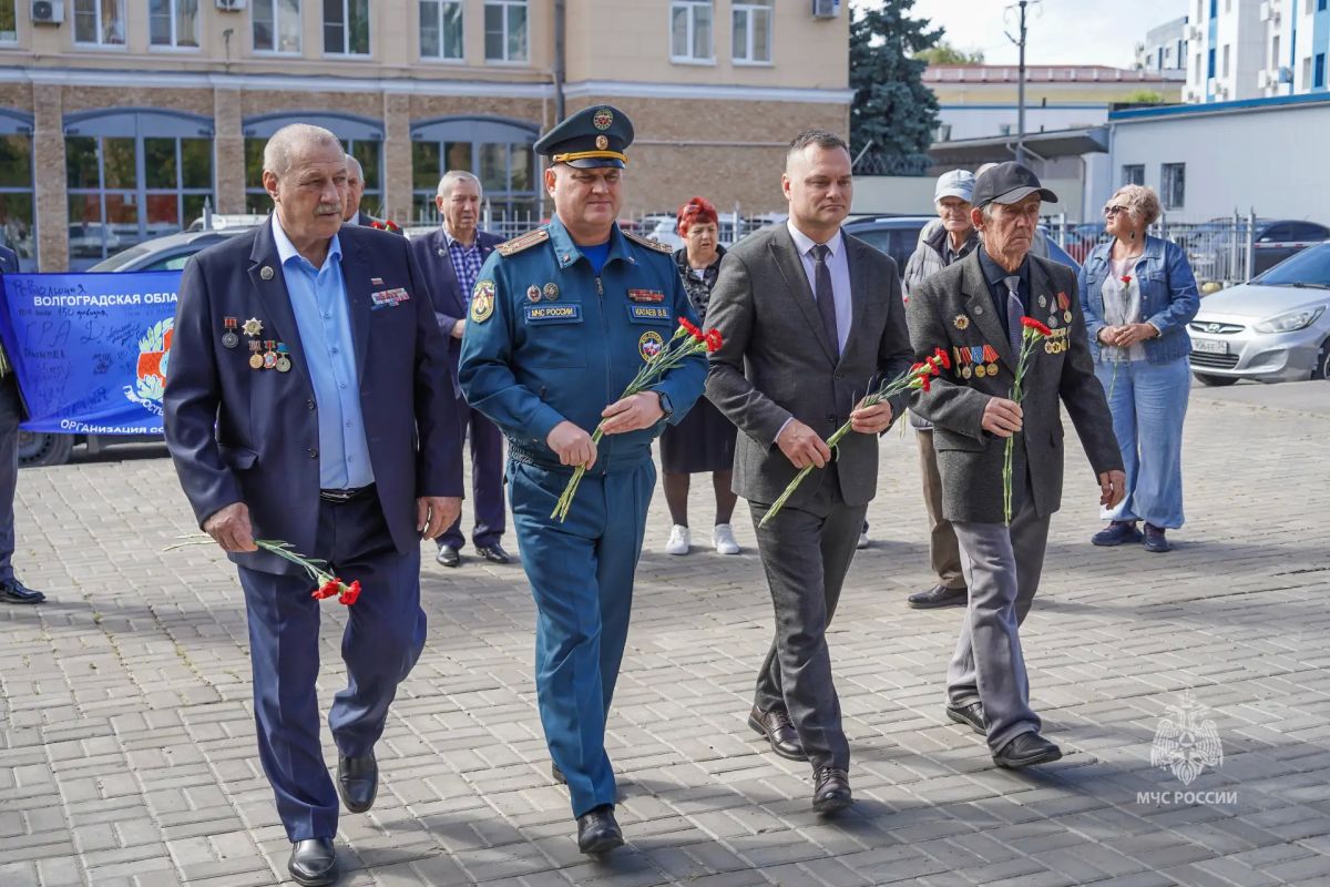 Ветераны и сотрудники МЧС России вспомнили ликвидаторов челябинской радиационной аварии Ветераны и сотрудники МЧС России вспомнили ликвидаторов челябинской радиационной аварии